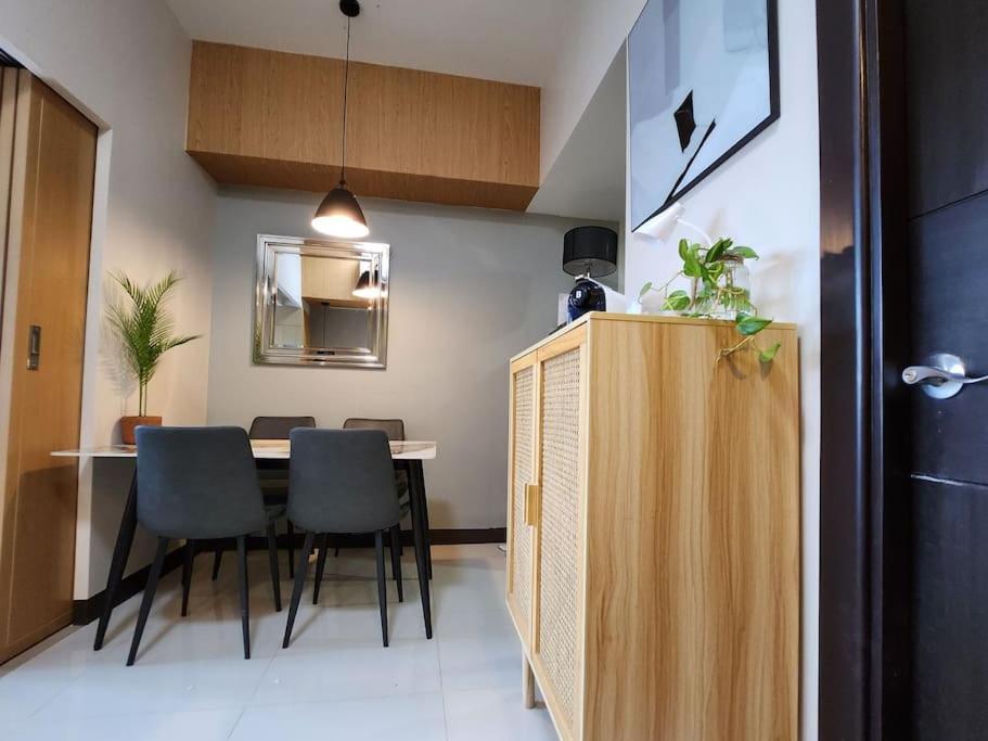Luxestaysmnl Coastal Chic Netflx 380Mbps Pool Bgc Manila Zewnętrze zdjęcie