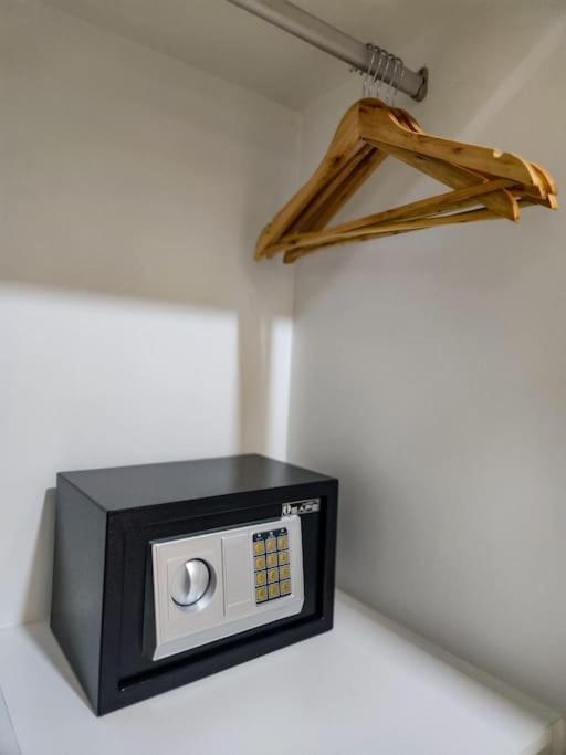 Luxestaysmnl Coastal Chic Netflx 380Mbps Pool Bgc Manila Zewnętrze zdjęcie