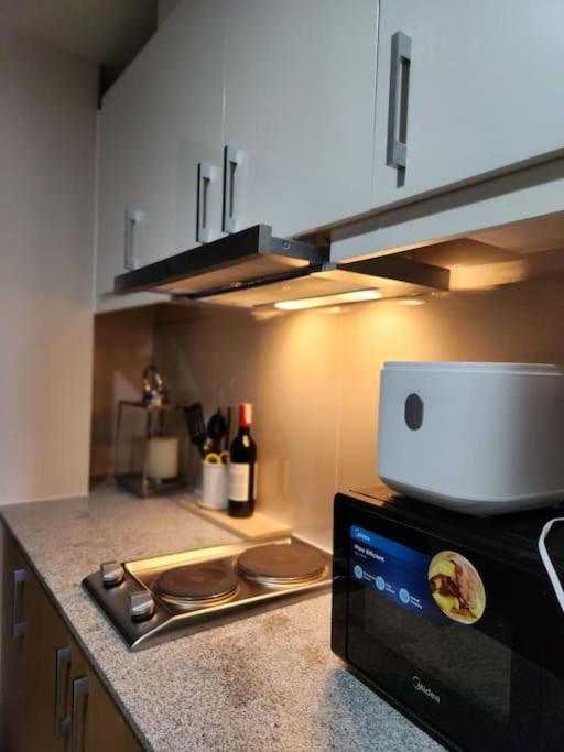 Luxestaysmnl Coastal Chic Netflx 380Mbps Pool Bgc Manila Zewnętrze zdjęcie